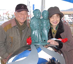 Mizuki and Wife Statue
